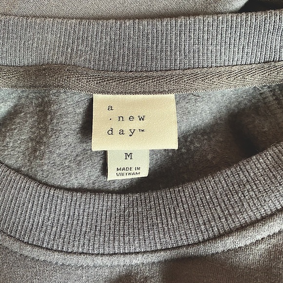 crew neck - Picture 3 of 3